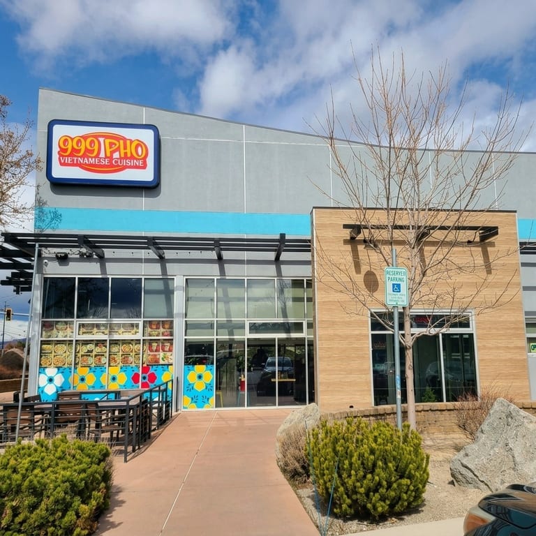 Visit 999 Phở!